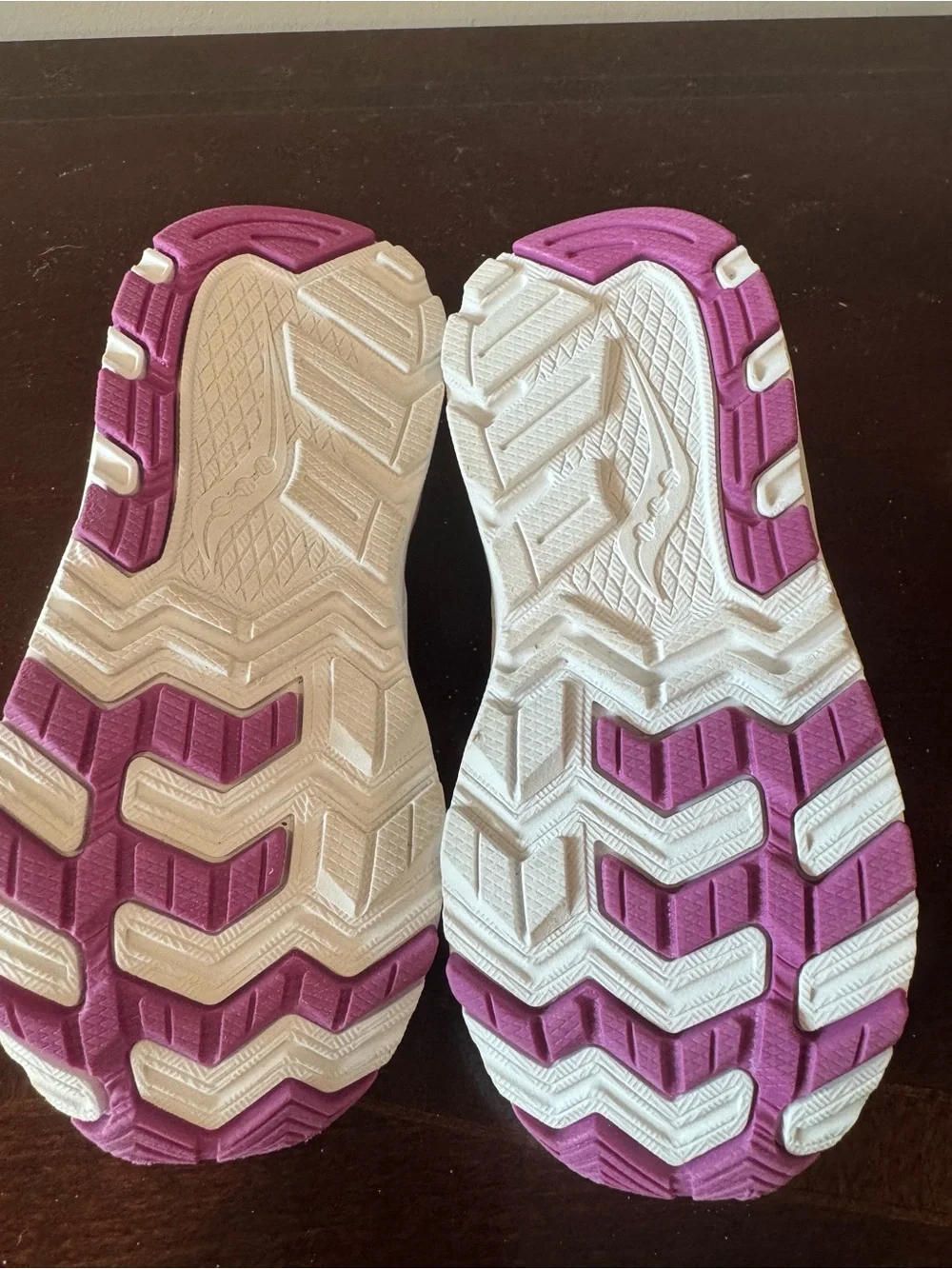 Saucony Ride 10 Jr. Pink Girl’s Sneakers Size 11 NWOB